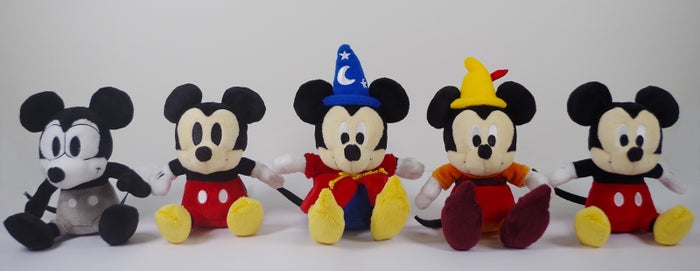 ぬいぐるみ（左から、Plane Crazy/Vintage Style/Fantasia/Fun and Fancy Free/Modern Style）各 ¥1,620(税込み)（C）Disney