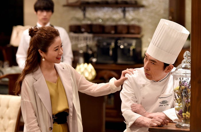 石原さとみ、段田安則/「Heaven?~ご苦楽レストラン~」第2話より(C)TBS