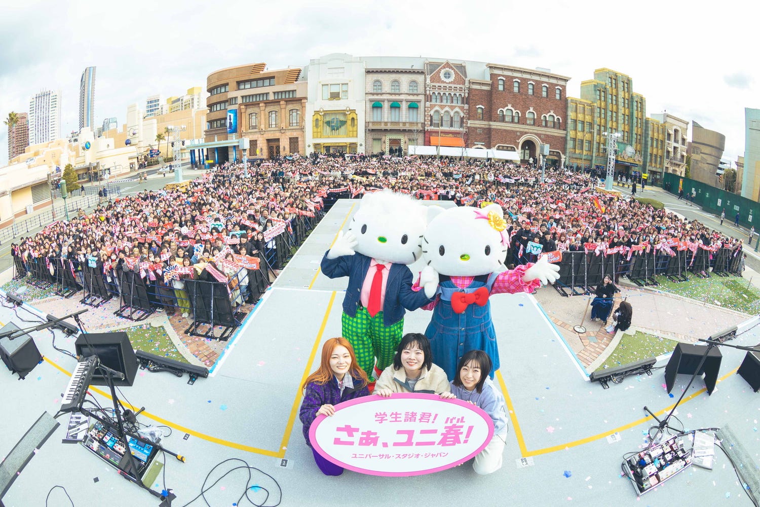 活動終了発表のSHISHAMO、USJ初ライブ「明日も」「君と夏フェス」人気ナンバー披露 絶叫ライドも満喫