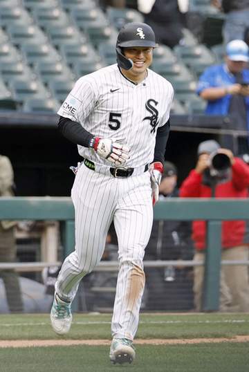 「宗ちゃん荒ぶっとるな」ホワイトソックスが村上宗隆の移動写真公開 タラップで「ウォー！！」劇的サヨナラ3連勝で敵地サンディエゴへ