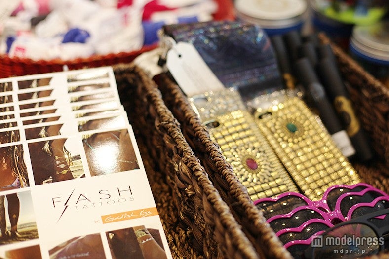 小物をうまく使うことでおしゃれさUP／画像提供：「Planet Blue（プラネットブルー）」