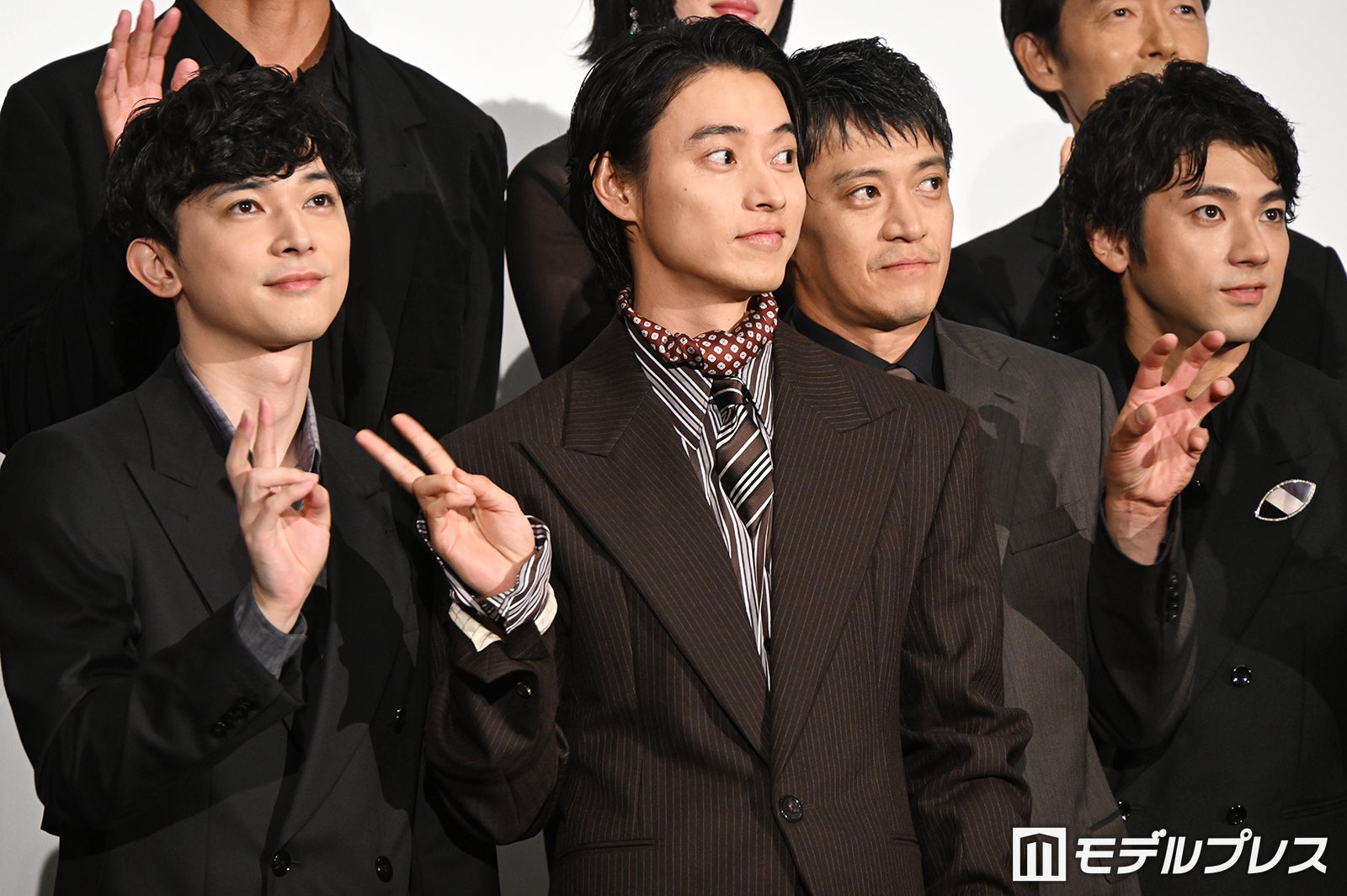 楽しそうな吉沢亮、山崎賢人、小栗旬、山田裕貴（C）モデルプレス