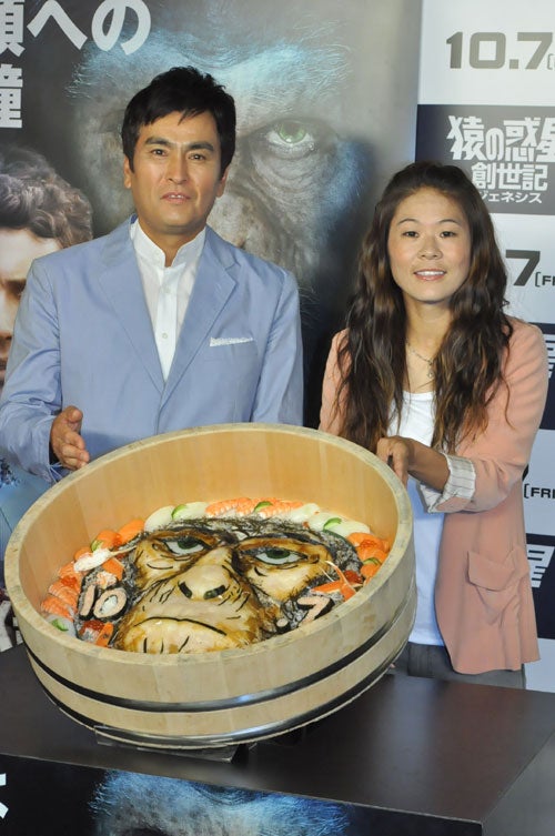 （左から）石原良純、澤穂希© 2011 Twentieth Century Fox Film Corporation