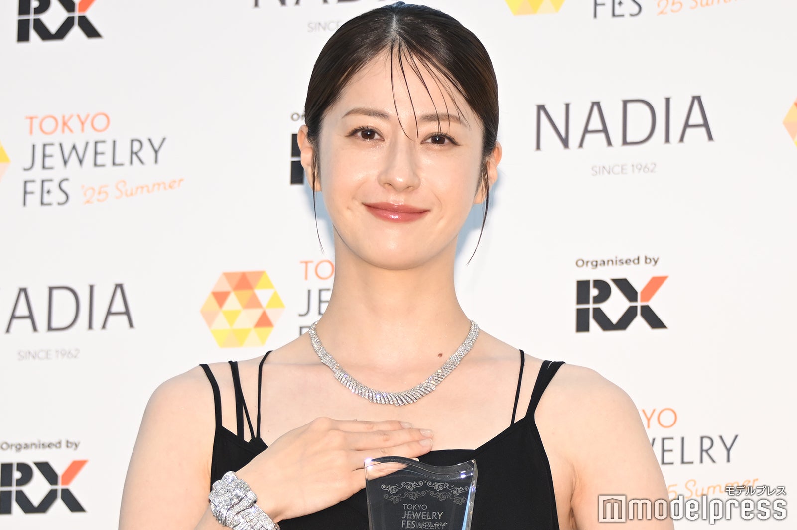 松本若菜「やんごとなき一族」高価ジュエリー着用の撮影回顧「毎日怖くて」【第36回 日本ジュエリーベストドレッサー賞】