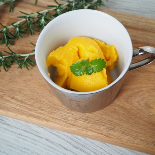 業務スーパーマンゴープリンでジェラート