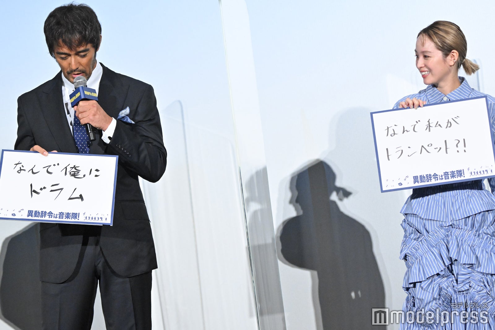 阿部寛、清野菜名 （C）モデルプレス