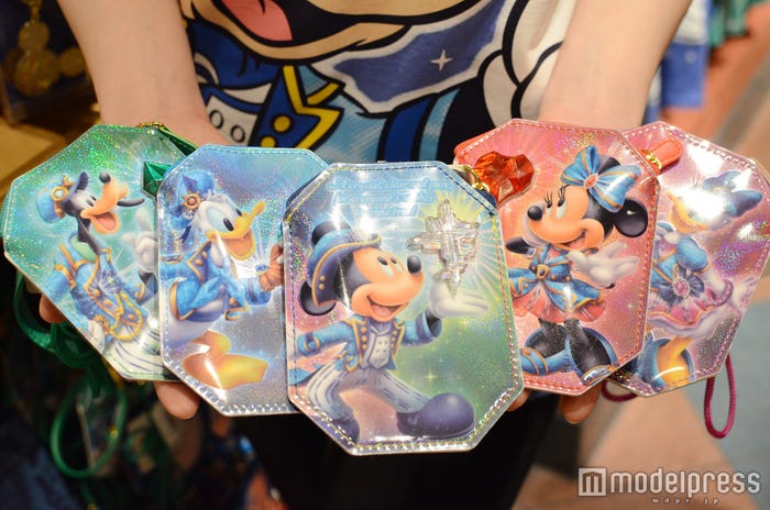 パスケース各¥1600(C)モデルプレス