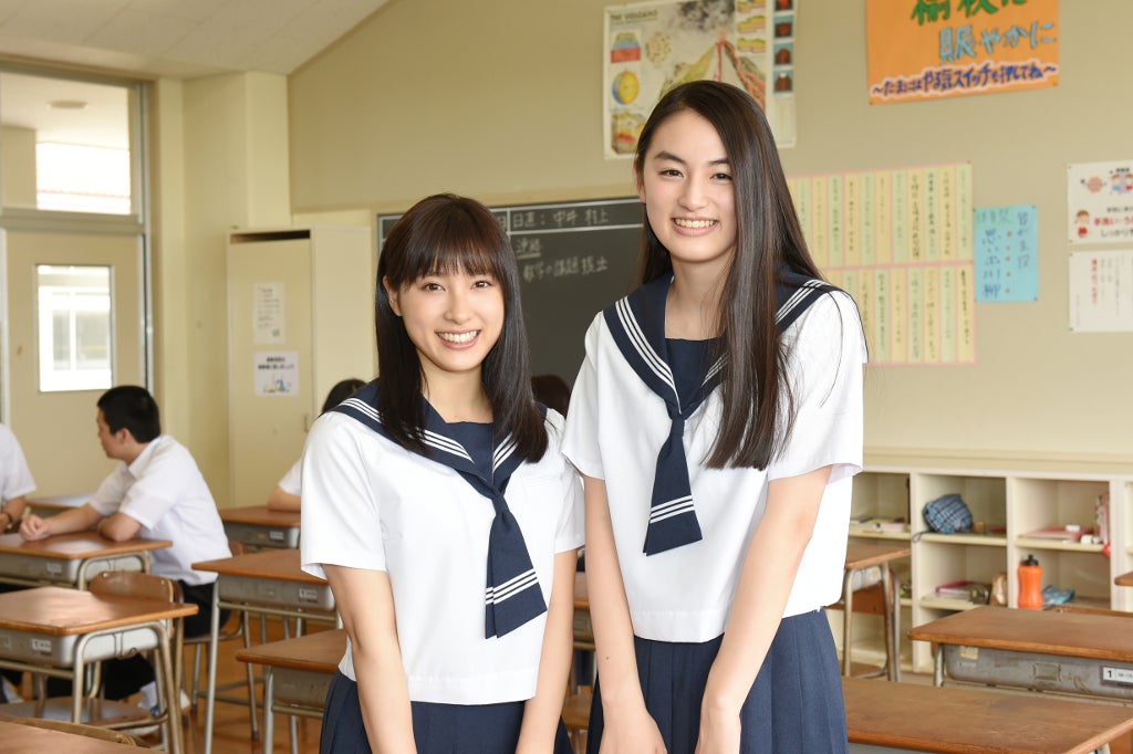 土屋太鳳、八木莉可子（C）TBS