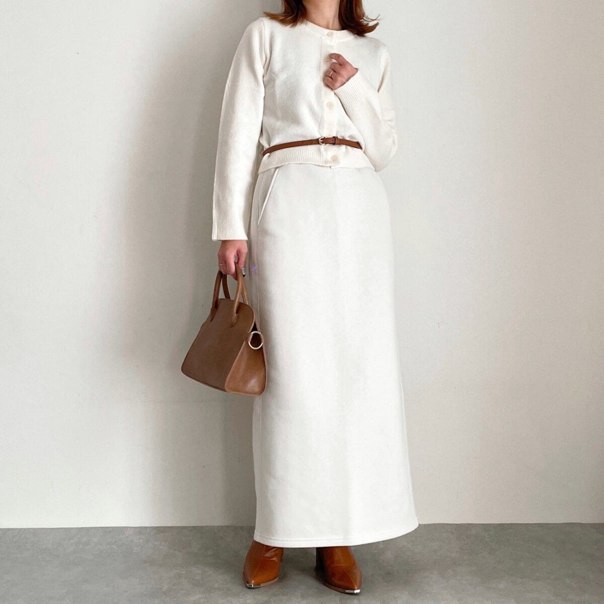 GUパフニットクルーネックカーディガンのワントーンコーデ