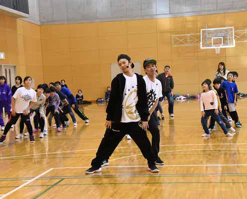 EXILE佐藤大樹、ゆかりの地で100人と「Choo Choo TRAIN」