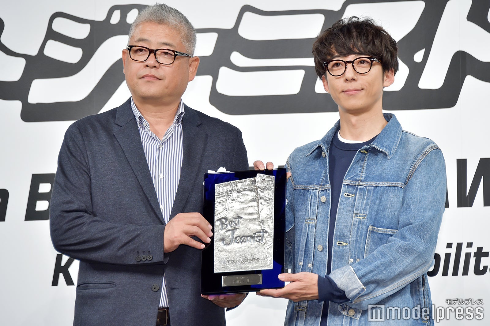 （右）高橋一生（C）モデルプレス