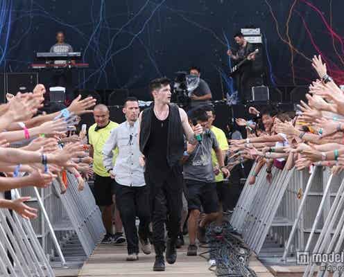 THE SCRIPT、アリーナへ飛び込み観客に揉まれて熱唱 カメラ奪うパフォーマンスも<SUMMER SONIC 2015>