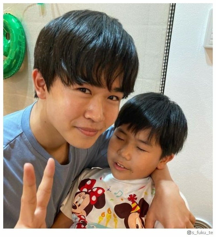 鈴木福、「じぞ恋」出演の弟・楽のバースデー祝福 “再現ショット”が話題