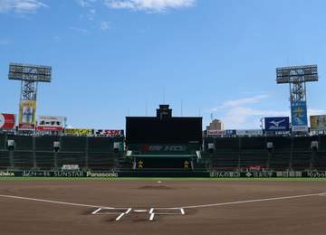 夏の甲子園で女性審判 全国大会で初 2部制は午前1試合、午後3試合に