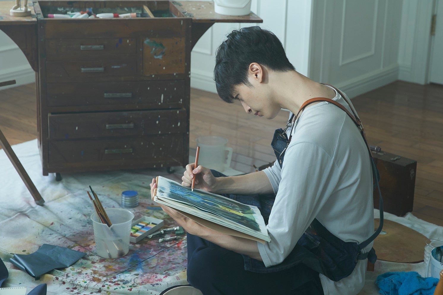 キスマイ玉森裕太＆宮田俊哉主演ドラマ「BE LOVE」第1話場面カット解禁 真剣な表情で絵本制作