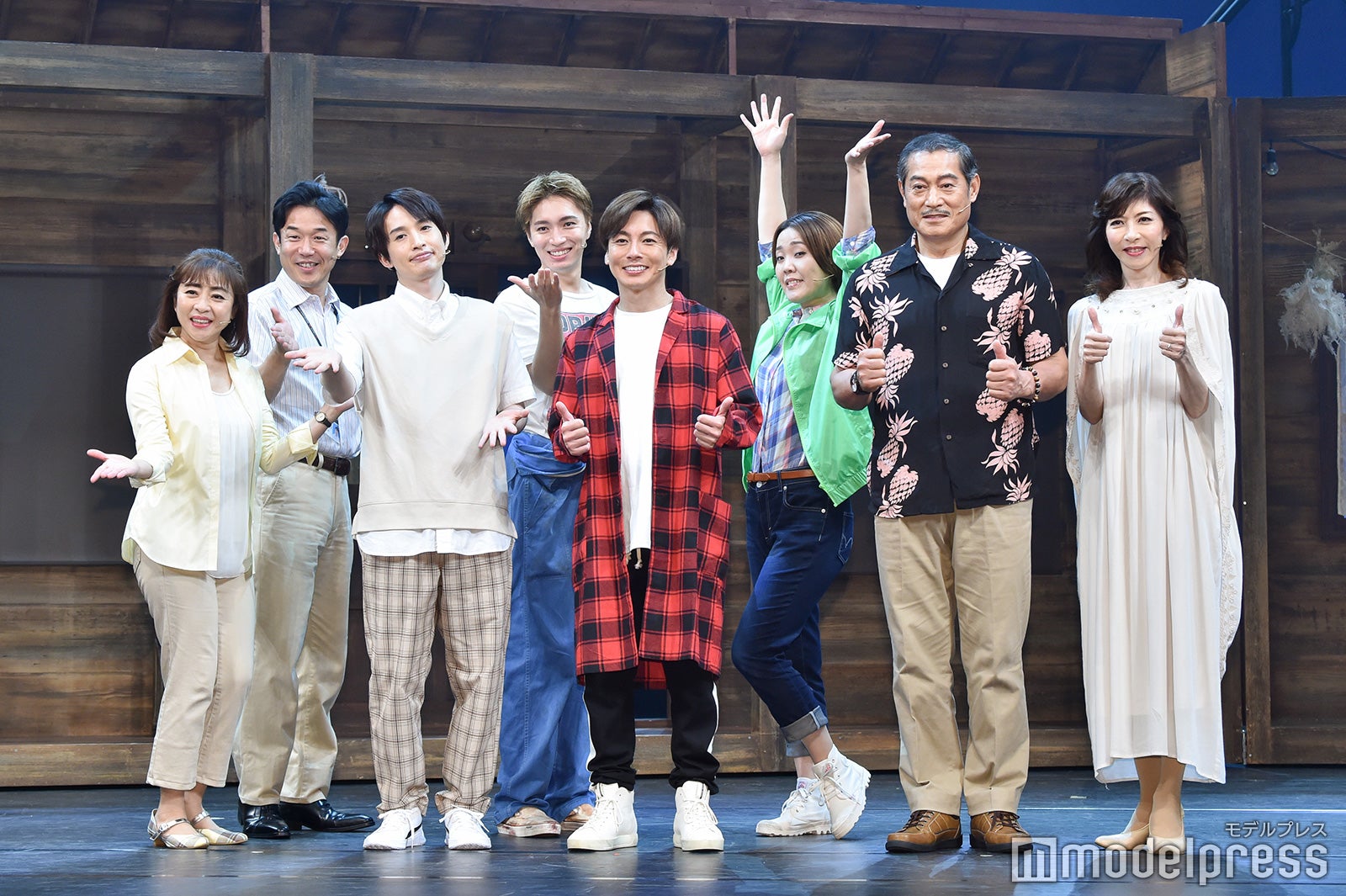 （前列左から）松本明子、浜中文一、屋良朝幸、松平健、安寿ミラ（後列左から）ヒデ、松下優也、隅田美保（C）モデルプレス