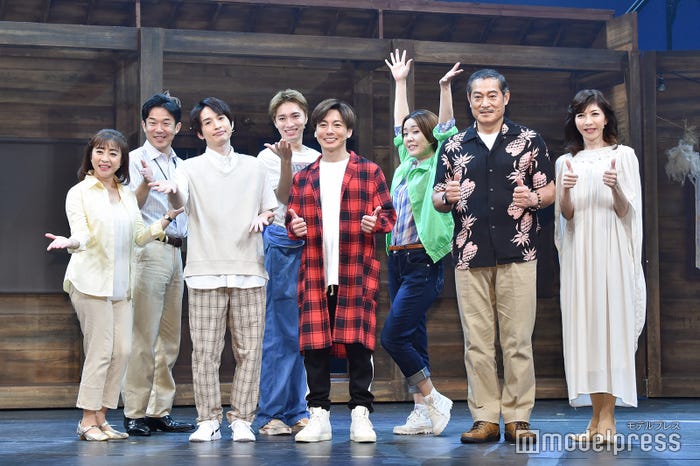 (前列左から)松本明子、浜中文一、屋良朝幸、松平健、安寿ミラ(後列左から)ヒデ、松下優也、隅田美保(C)モデルプレス