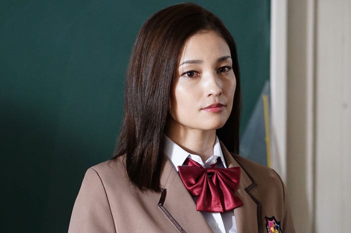 黒木メイサ/「オトナ高校」第1話より(C)テレビ朝日