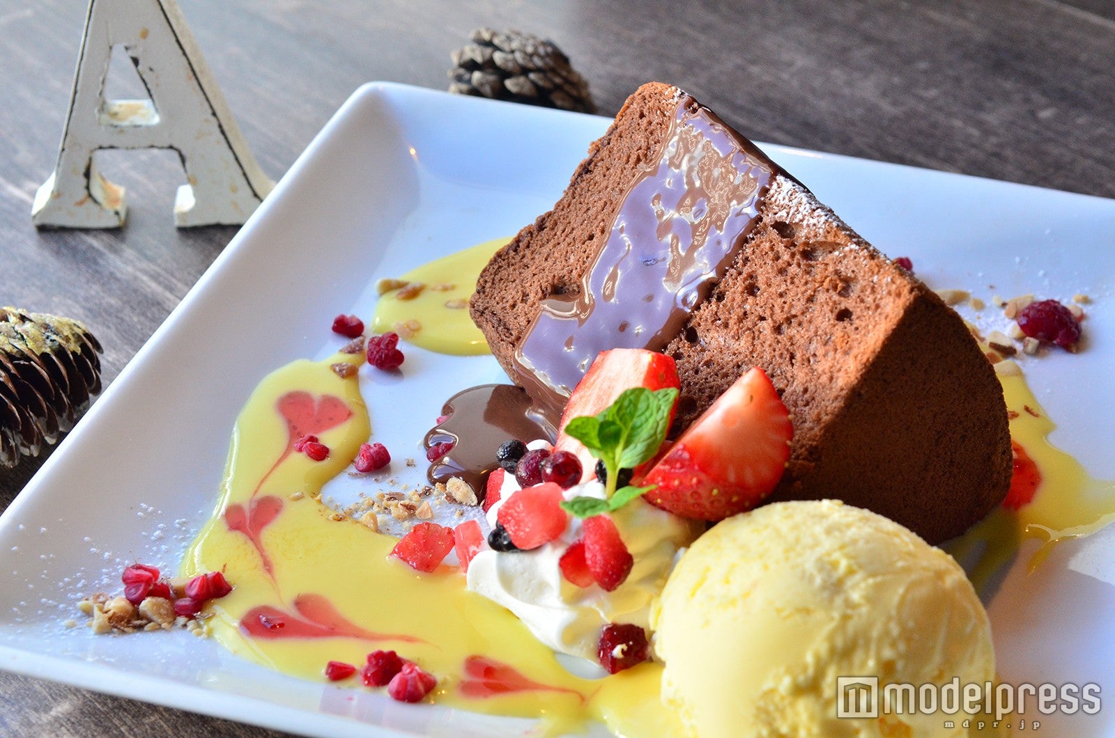 クラシックガトーショコラ￥600（アイスクリーム付き＋￥100）／画像提供：株式会社アティックプラニング