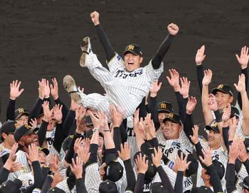 引退登板の阪神・岩貞「最後は球児さんとして接していただいた気がして嬉しかった」藤川監督への思いを聞かれ言葉に詰まる