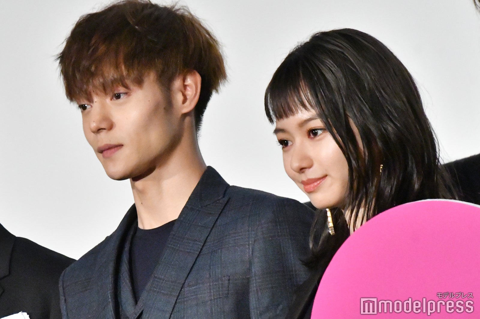 （左から）窪田正孝、山本舞香（C）モデルプレス