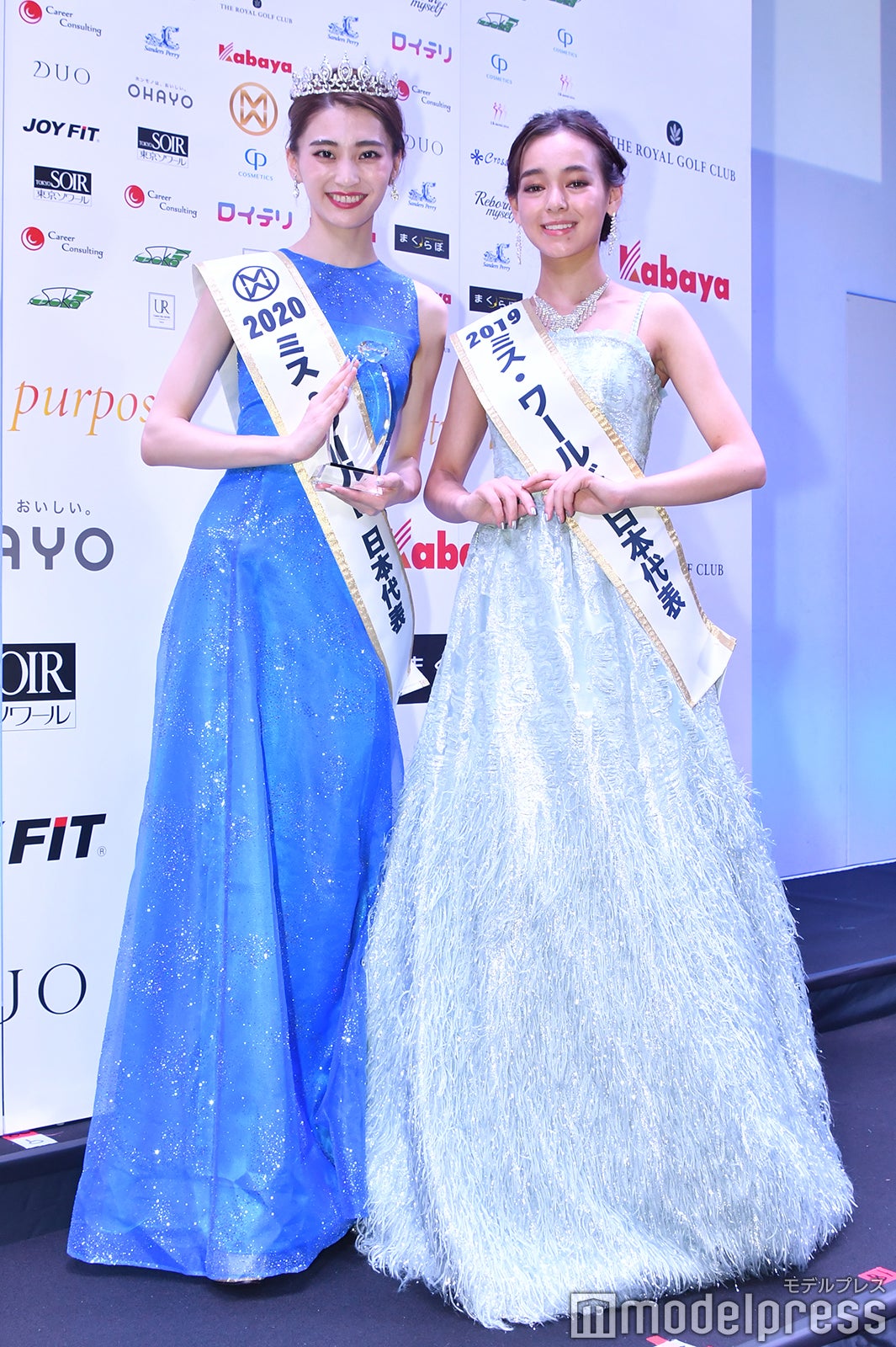 金谷鞠杏と「ミス・ワールド2019」日本代表の世良マリカ（C）モデルプレス