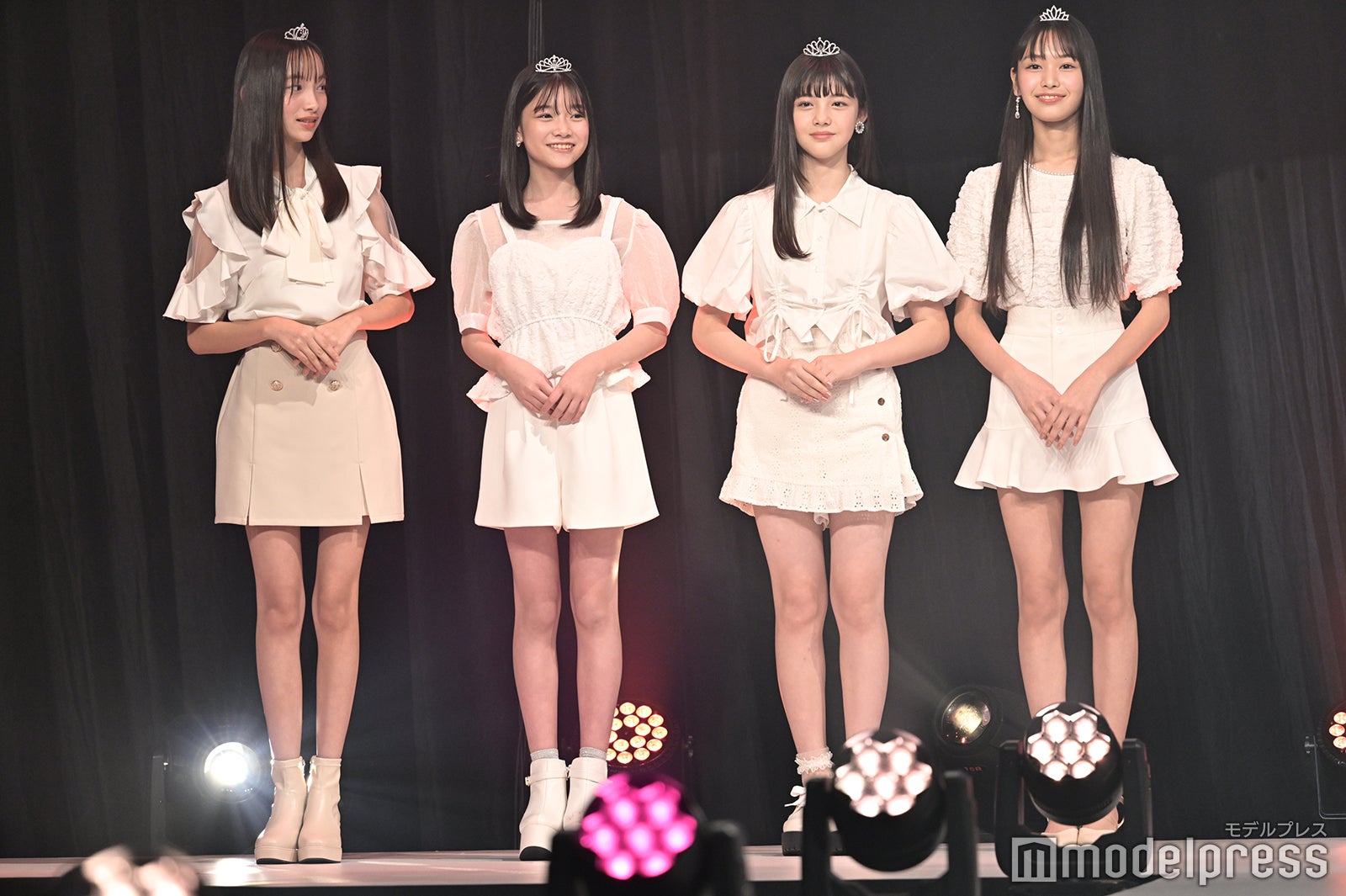 （左から）上妻美咲、梨里花、松尾そのま、十文字陽菜（C）モデルプレス