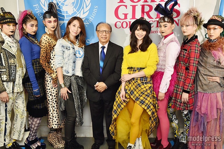 中央左から：小松田有理さん、アンワルル K．チャウドリー氏、香里奈