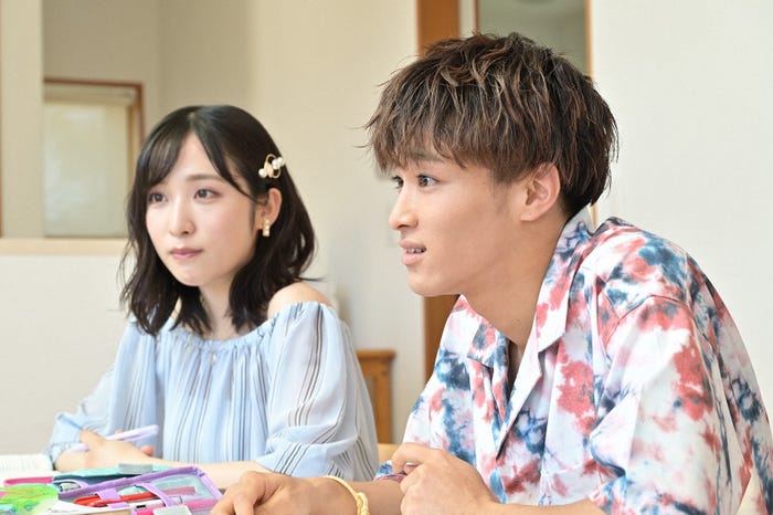 小栗有以、松本怜生/第5話より (C)「パパとムスメの7日間」製作委員会