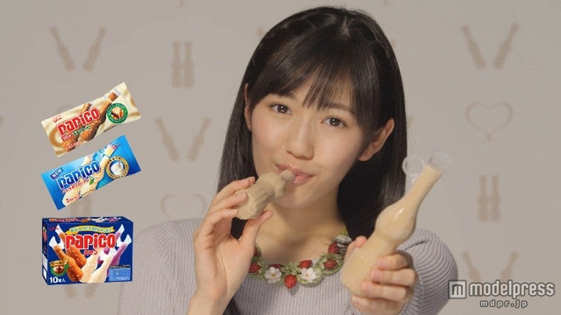 グリコの新CMに登場するAKB48渡辺麻友／パピコ 新TV-CM「相性診断パピコ」篇メイキングより