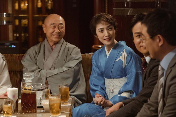 高橋克実、天海祐希ら「合理的にあり得ない~探偵・上水流涼子の解明~」第3話より(C)カンテレ