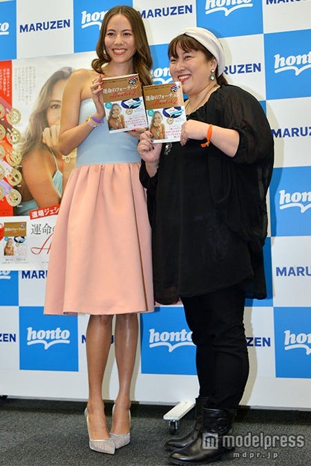 (左から)道端ジェシカ、イヴルルド遙華氏