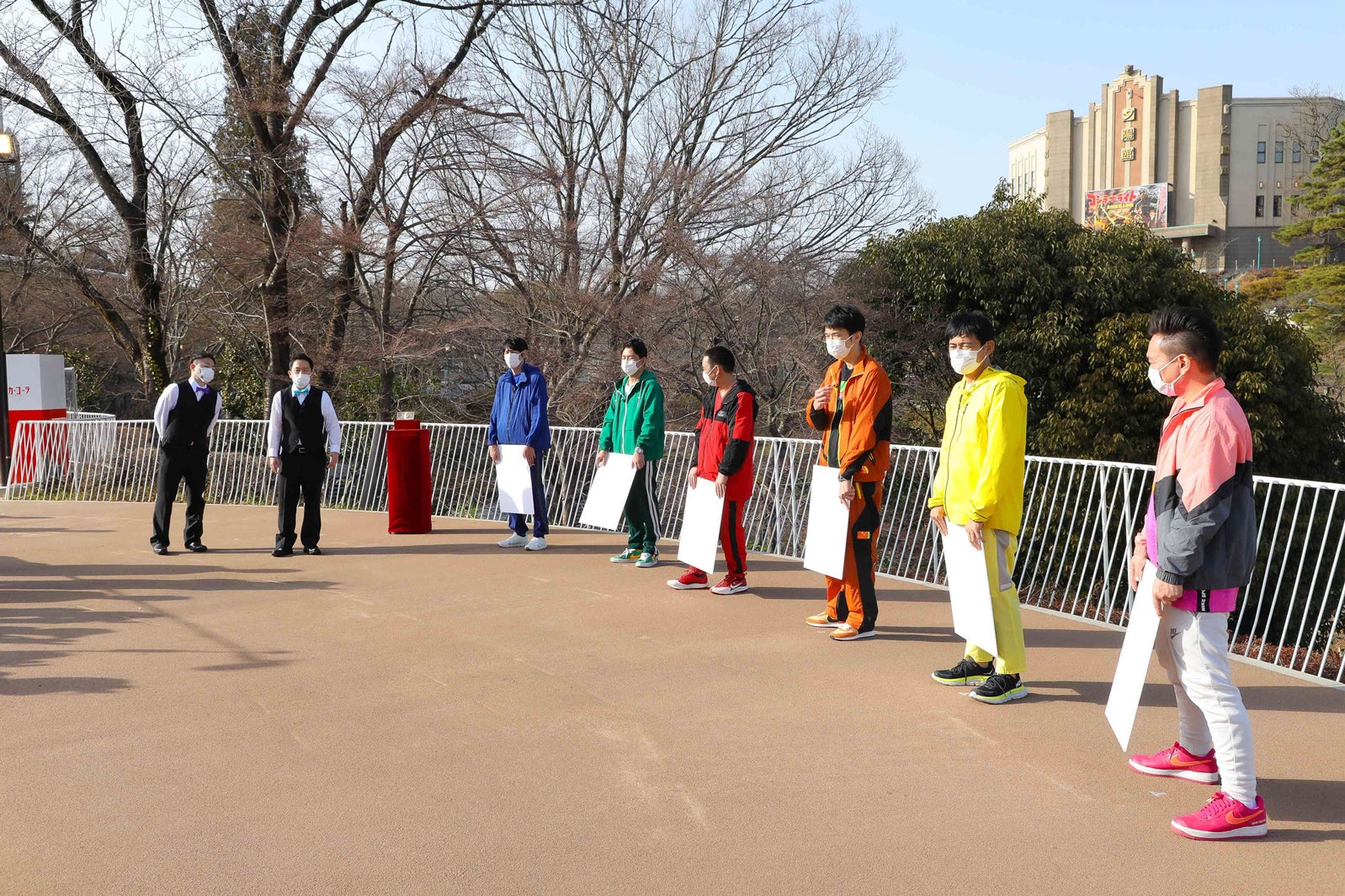 （左から）ユースケ、津田篤宏、博多大吉、ノブ、大悟、濱家隆一、博多華丸、山内健司（C）カンテレ