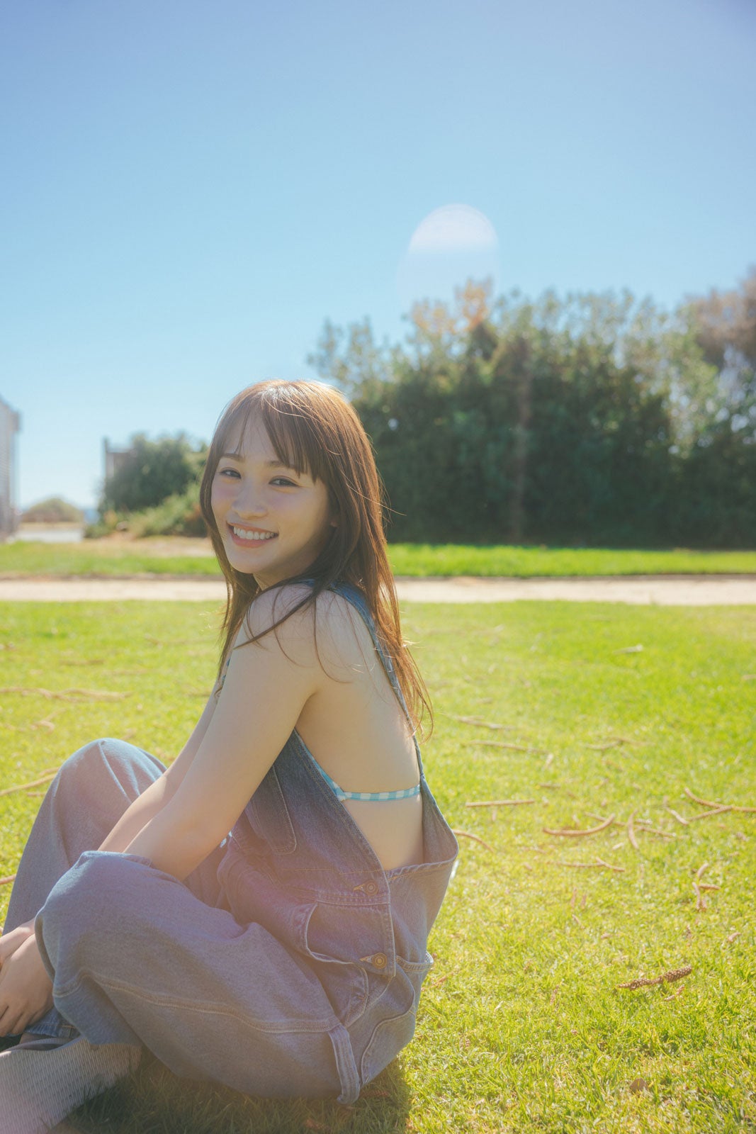 川栄李奈、水着カット解禁 笑顔・美ボディ際立つ【youphoria】