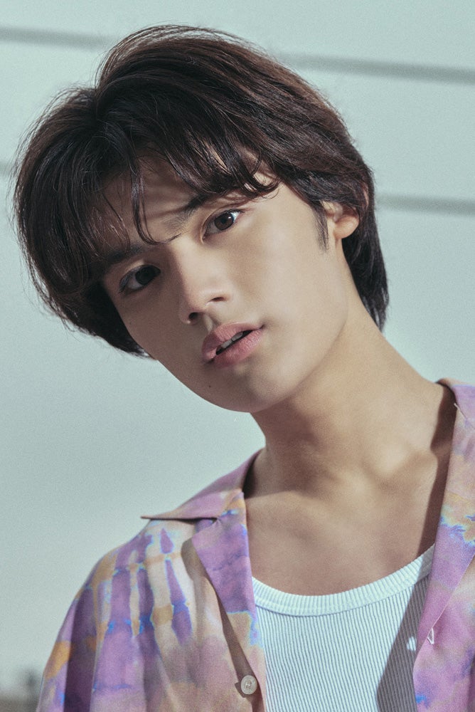 藤原大祐ら、伊原六花主演ホラー「リゾートバイト」共演者発表 不穏な表情の劇中カットも解禁