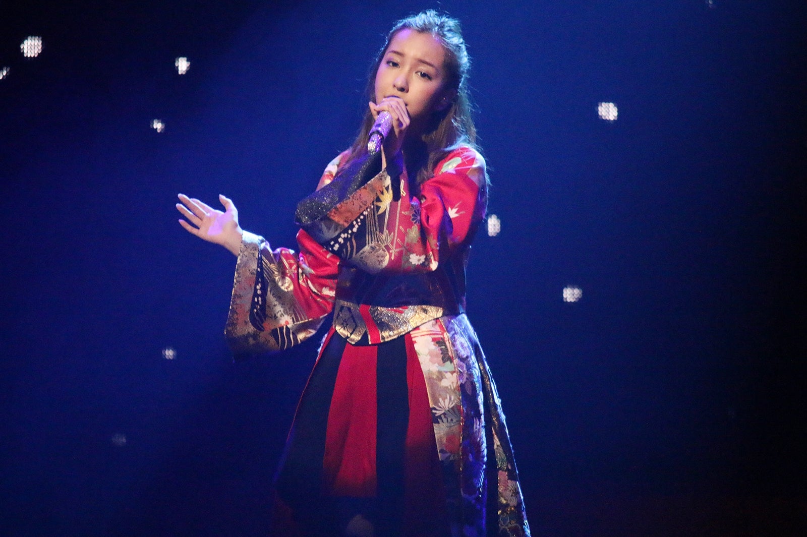 板野友美 妖艶着物 Sexyドレスでアジアツアー完走 サプライズ発表も モデルプレス 板野友美 妖艶着物 Sexyドレスでアジアツアー完走 サプライズ発表も モデルプレス