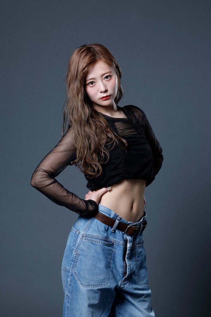 間宮かよ「Dark Idol」(C)ABEMA