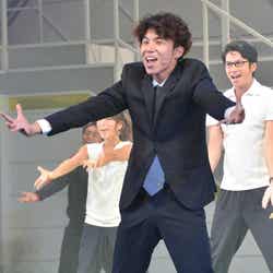 舞台「タンブリング vol.4」の公開稽古中の中尾明慶