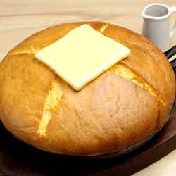 たまごカステラパンケーキ カルピスバター¥950/画像提供:LIFEstyle