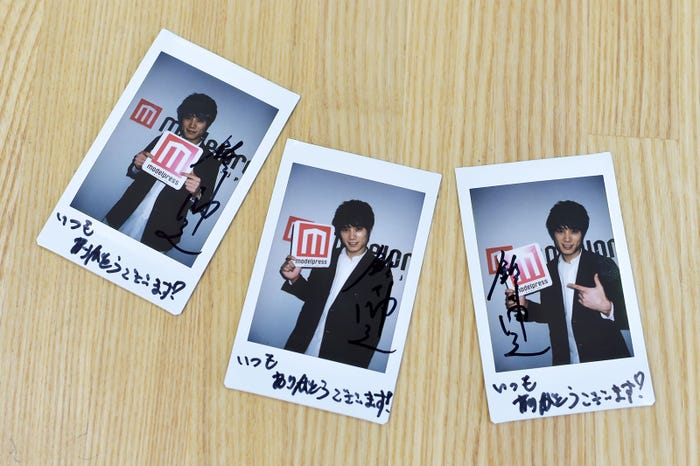 チェキ(C)モデルプレス