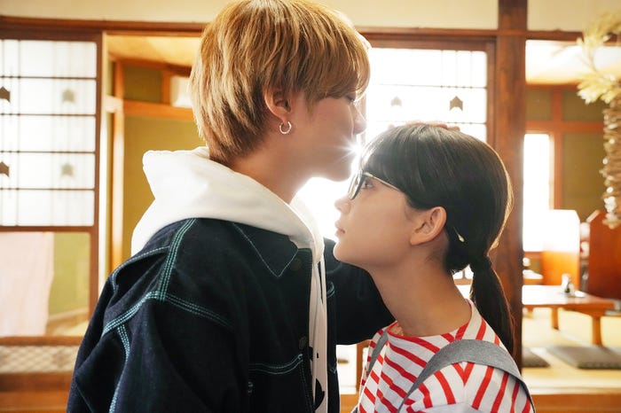 大橋和也、畑芽育(C)幸田もも子/集英社・映画「君がトクベツ」製作委員会