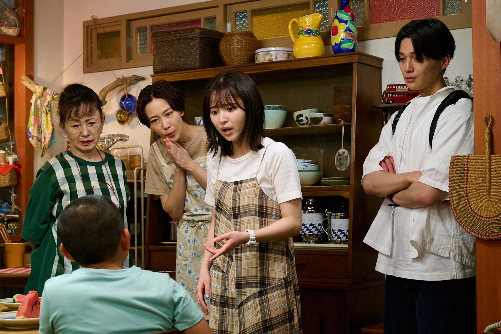 加賀まりこ、木村佳乃、飯沼愛、八木勇征「南くんが恋人！？ 」第6話より（C）テレビ朝日