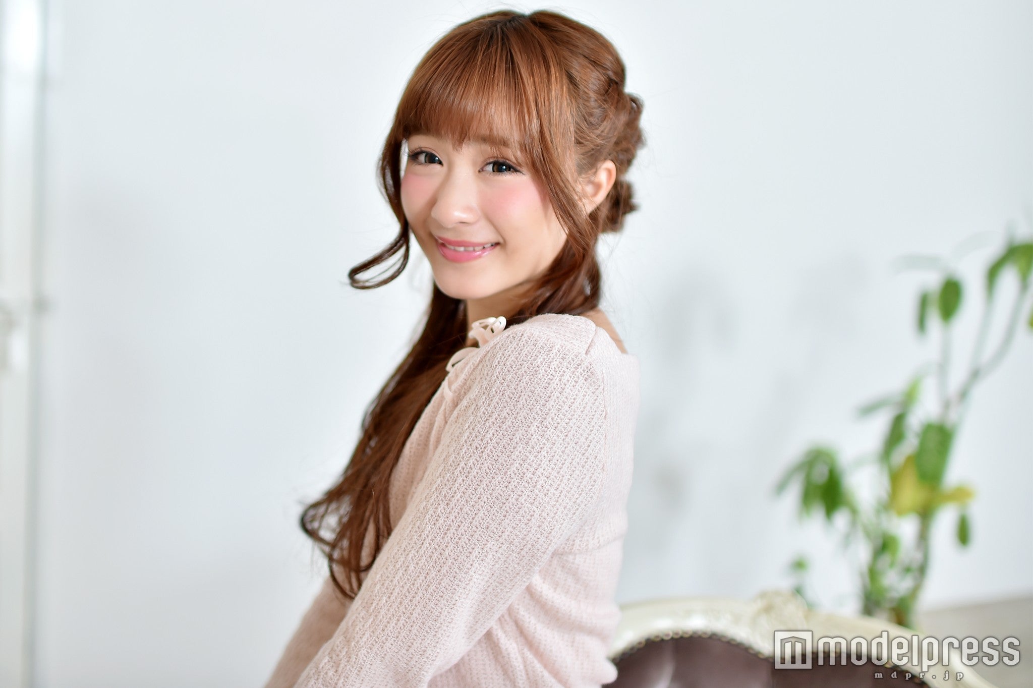 元「Popteen」モデル澤田汐音、結婚を報告 ウェディングドレス姿公開で藤田ニコル・みちょぱらも祝福 - モデルプレス