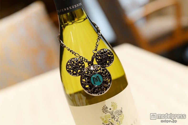 “ディズニー・ハロウィーン”コレクタブルメダル付きボトルドリンク