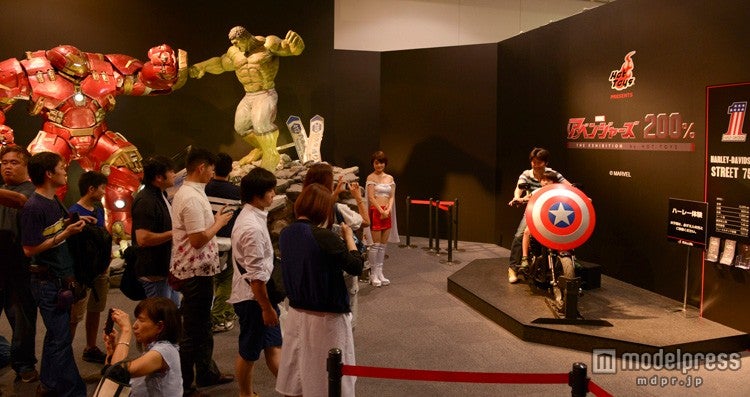 記念撮影の様子（C）MARVEL