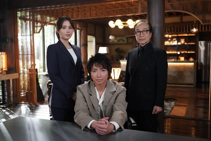 広瀬アリス、藤原竜也、小日向文世「全領域異常解決室」(C)フジテレビ