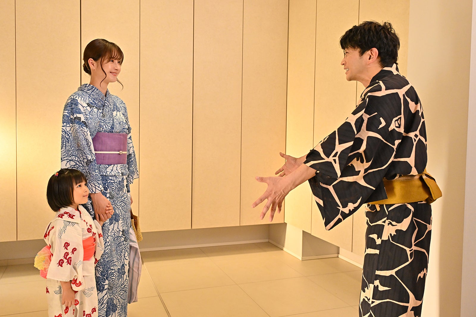 倉田瑛茉、松本若菜、津田健次郎「西園寺さんは家事をしない」第8話より（C）TBS