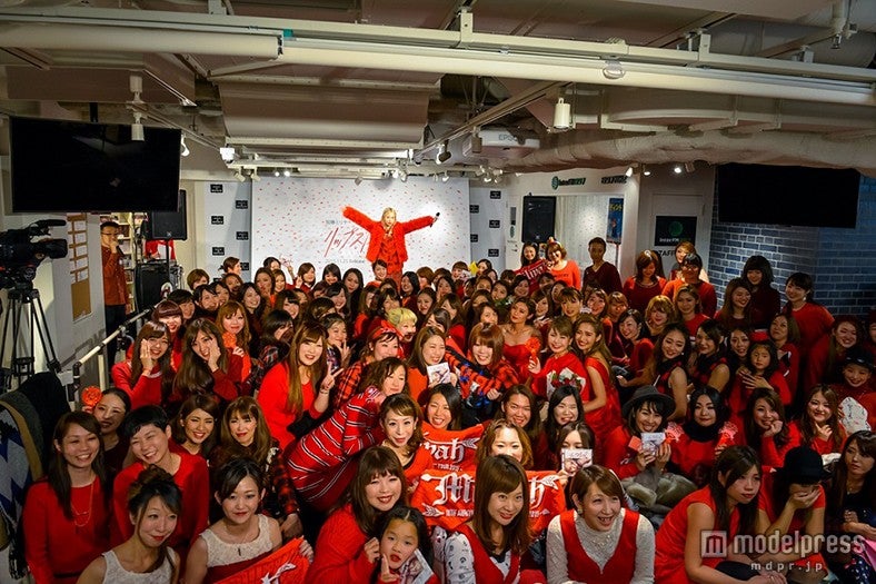 真っ赤なファン100人が集結