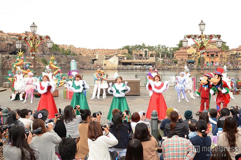 クラリスは「クリスマスソング」をショー中に披露