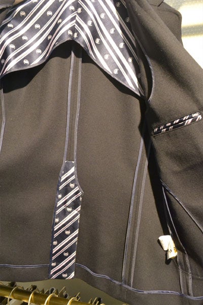 裏の縫製や機能性などこだわりの作り（ブレザー/ネイビー）